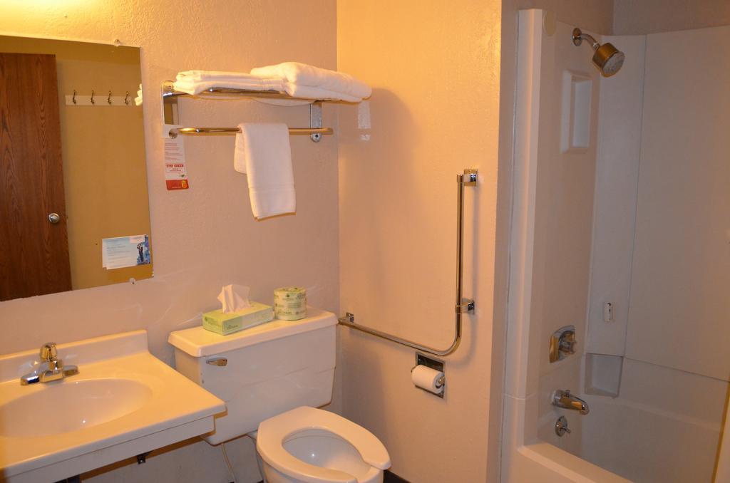 Hotel Super 8 By Wyndham Devils Devils Lake